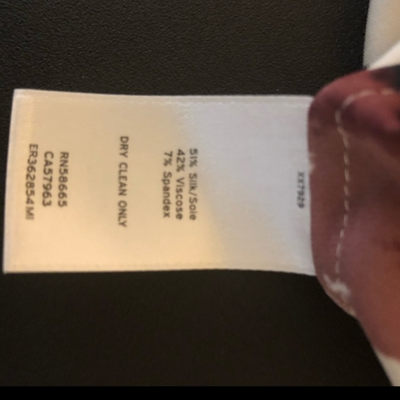 Emerson Rose Beautiful neck interest top. - Picture 4 of 5